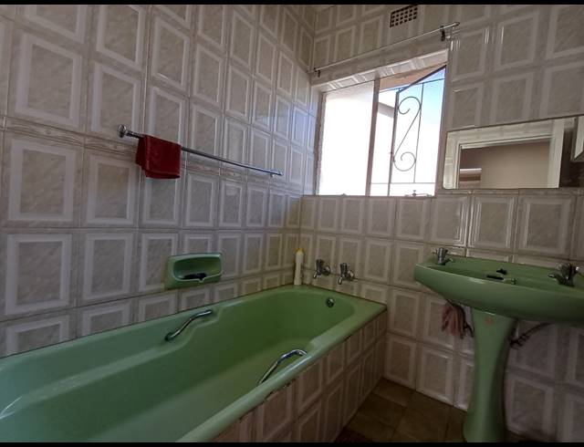 3 BEDROOM HOUSE FOR SALE IN VANDERBIJLPARK CE 5
